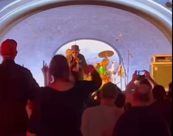 Vocalista de banda incita violência contra mulher e tem cachê suspenso pela Prefeitura de Ilhabela