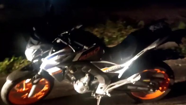 casal em motocicleta