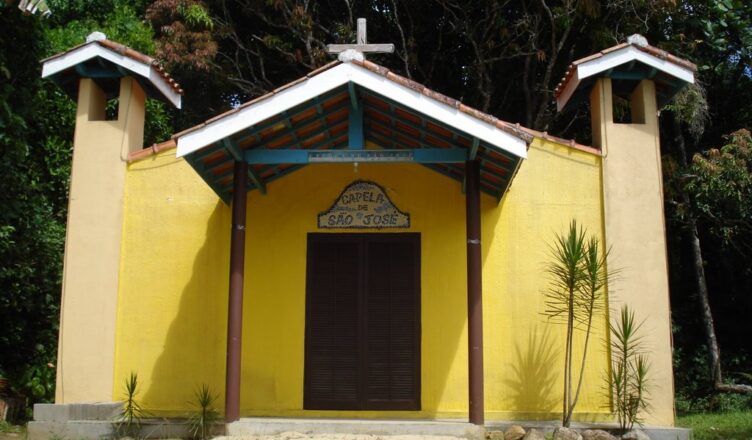 O que está por trás de demolição de capela centenária em Ubatuba
