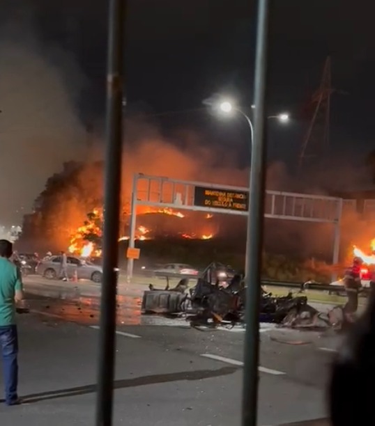 VÍDEO: Kombi explode em via de São José dos Campos e deixa rastro de destruição
