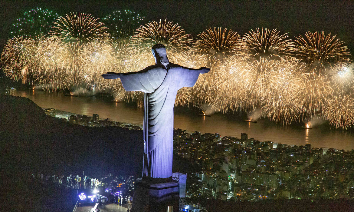 Réveillon 2024 no Rio de Janeiro tem detalhes divulgados. Veja cinco hotéis para passar a virada