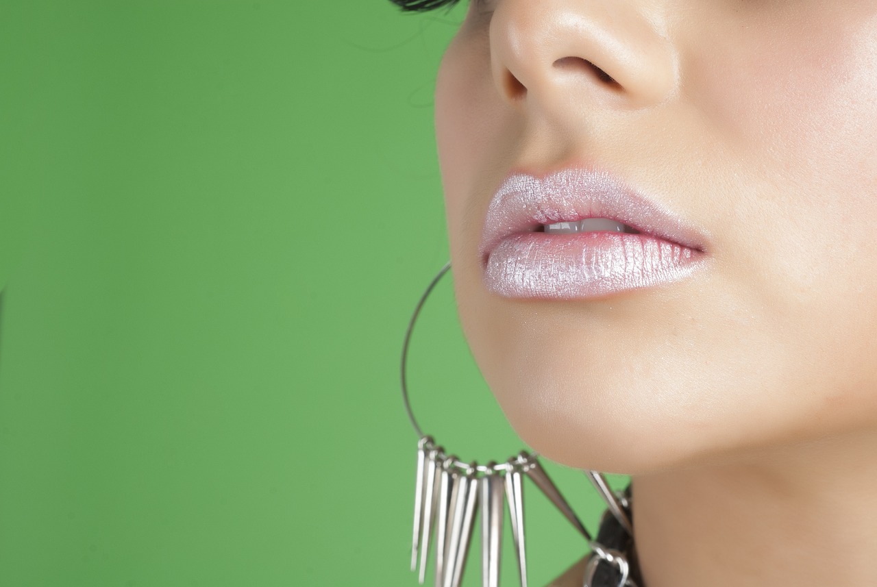 Desvendando a Beleza Sustentável com Gloss Labial Vegano: Descubra o Brilho Ético