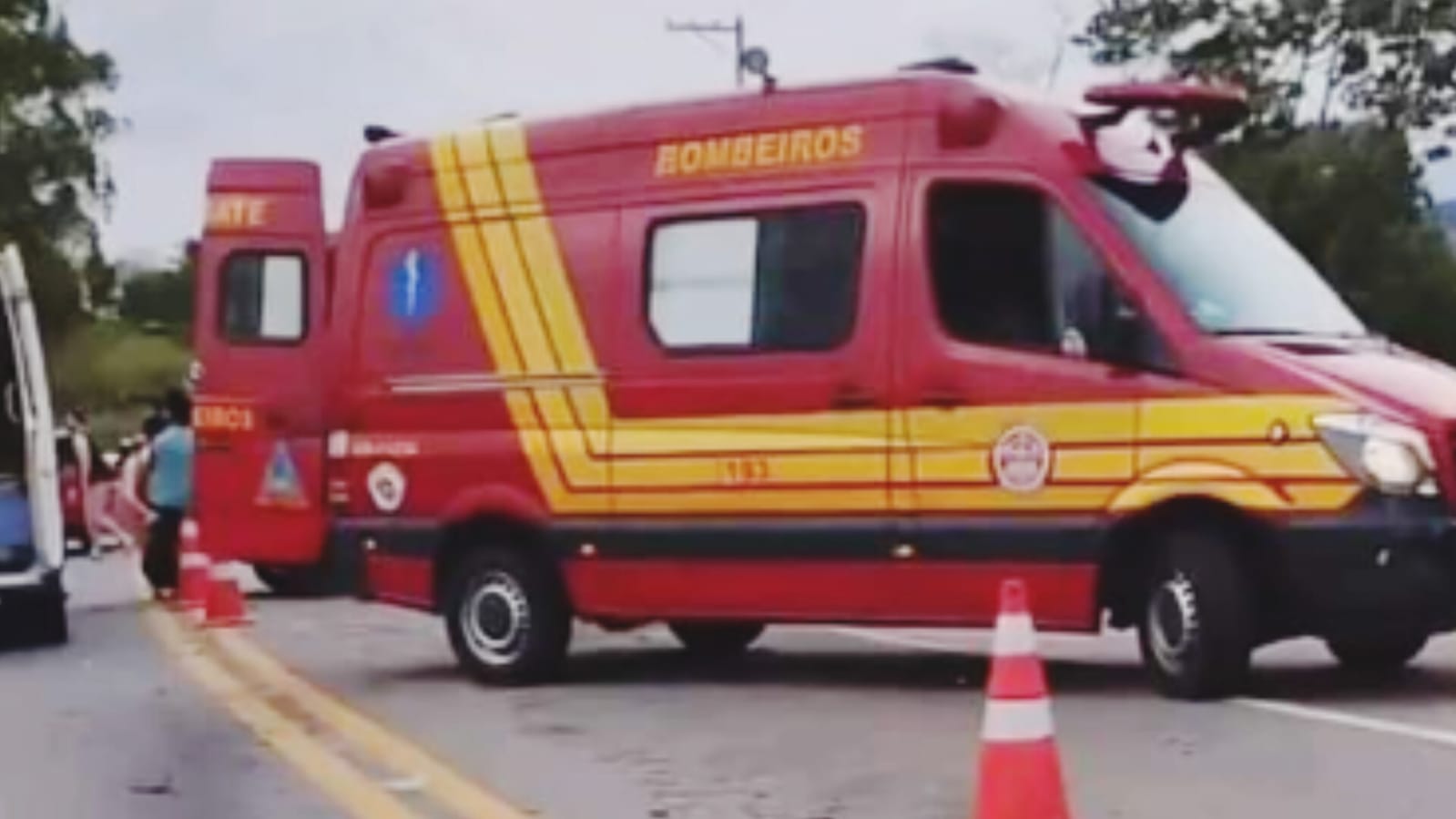 Acidente com motociclista na Rodovia Oswaldo Cruz