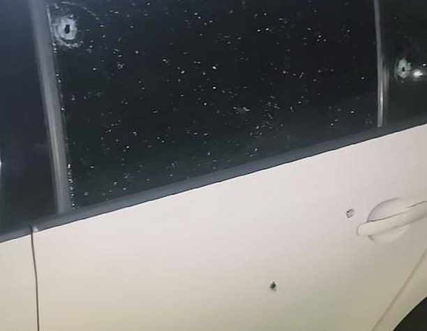 Morre jovem baleada em carro em semáforo em São José dos Campos