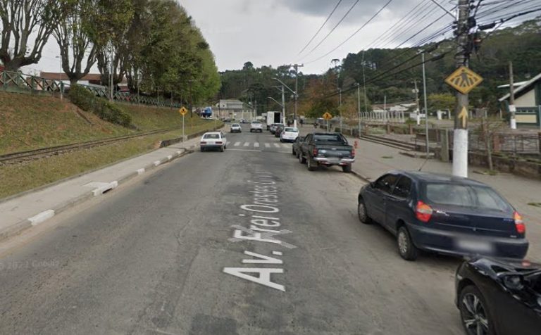 Grave acidente em Campos do Jordão mata motorista e deixa passageira ferido