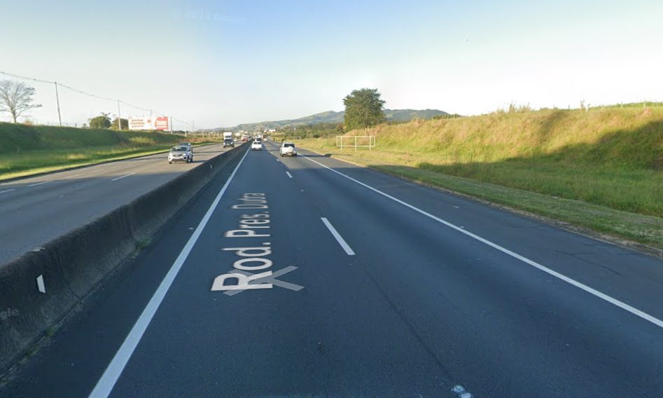 Colisão traseira entre caminhões