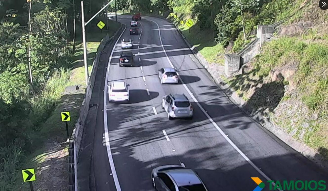 Rodovias do Vale do Paraíba que levam ao Litoral Norte têm tráfego intenso nesta quarta (27)