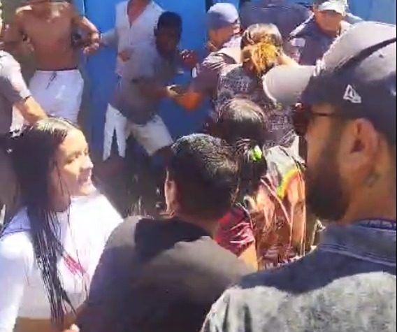 PM e moradores entram em confronto no Banhado em São José dos Campos