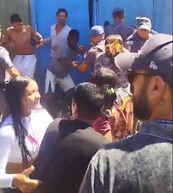 VÍDEO: PM e moradores entram em confronto no Banhado em São José dos Campos