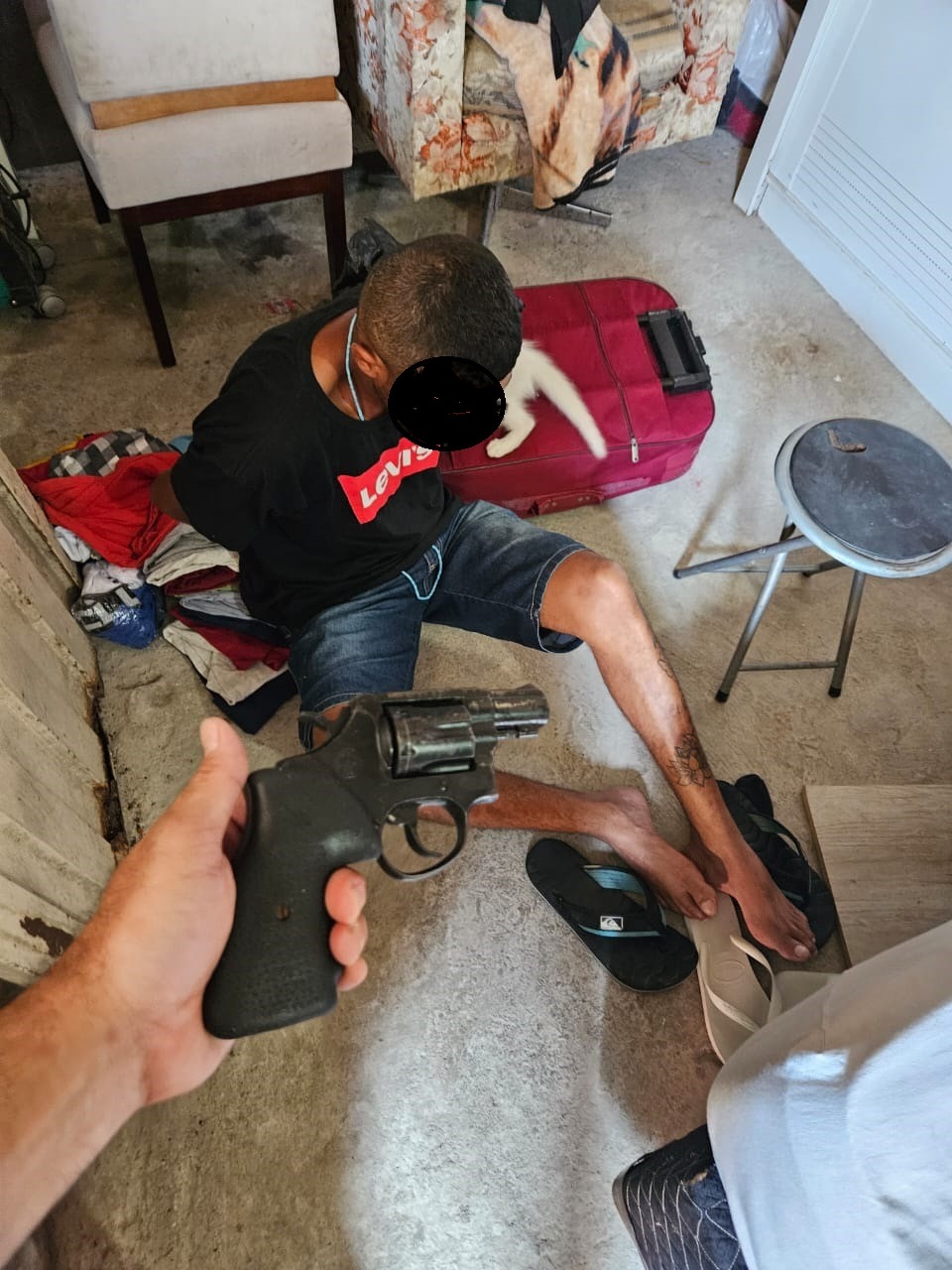 Polícia prende em Taubaté homem suspeito de ostentar armas em motos na véspera de Natal