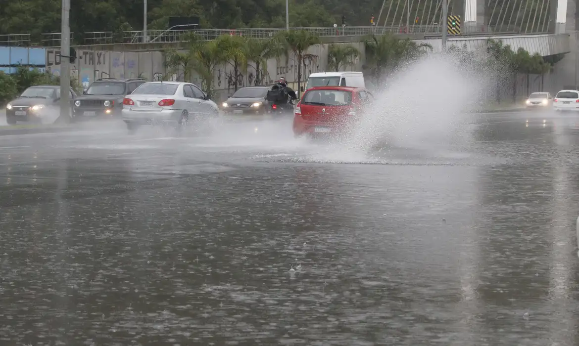 Tempestades devem marcar a segunda-feira (11) no Vale do Paraíba, Serra da Mantiqueira e Litoral Norte