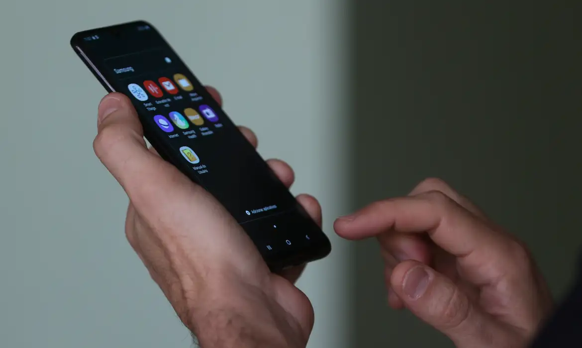 Saiba como usar o aplicativo que bloqueia celular em caso de roubo