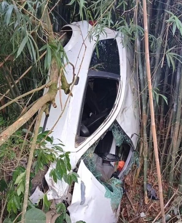 capotamento de carro em Jacareí