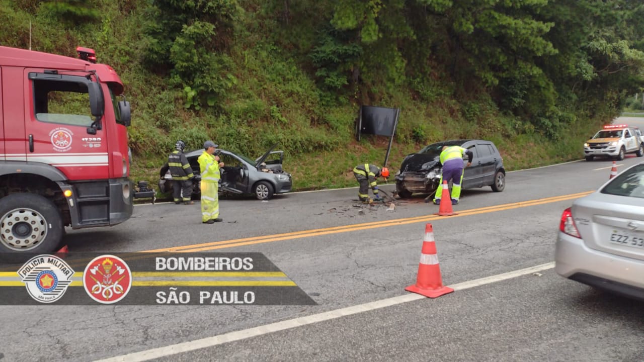 Duas das sete vítimas do acidente na estrada de Campos do Jordão não resistem aos ferimentos e morrem