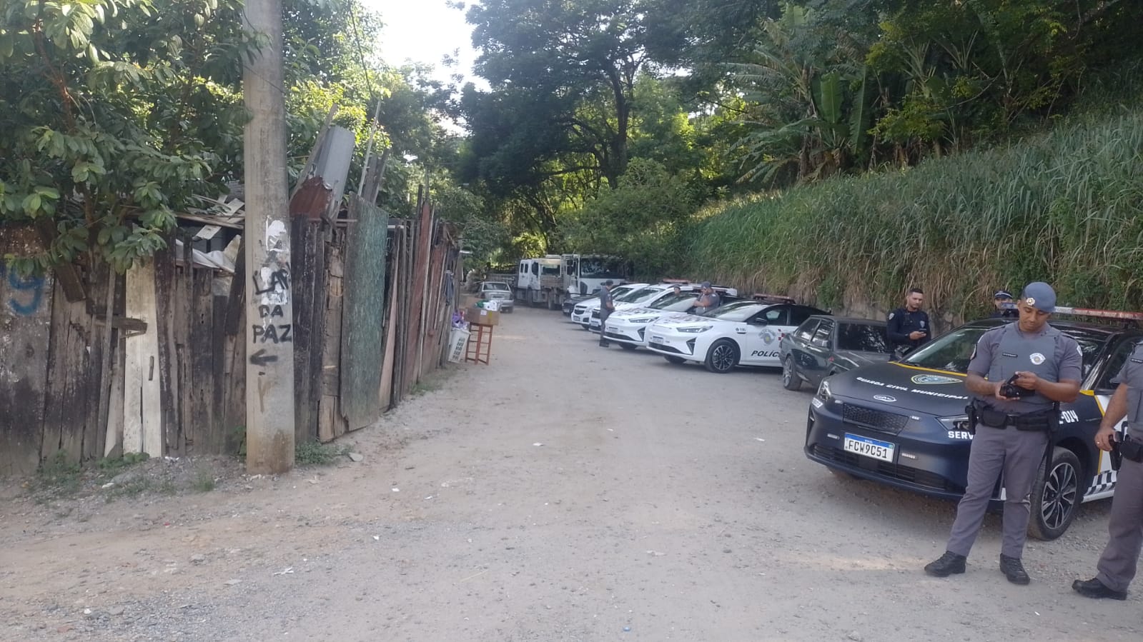 Operação da GCM e da PM acompanha famílias que optaram por deixar o Banhado em São José dos Campos
