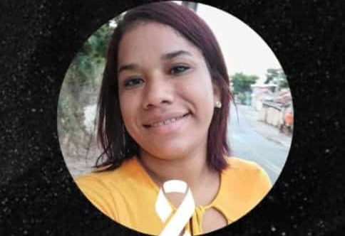 Jovem morre após moto colidir com árvore em São José dos Campos