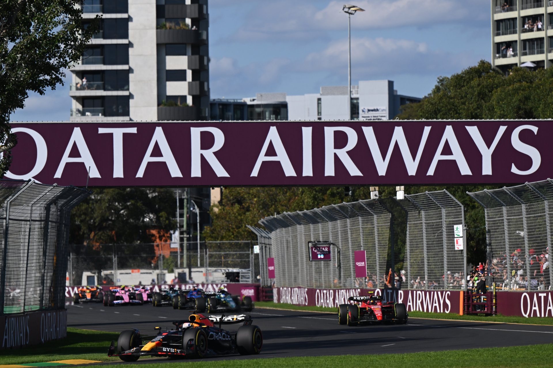 Fãs da F1 têm pacotes exclusivos de viagens com até 20% de descontos pela Qatar Airways