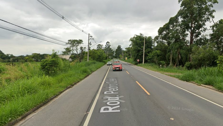 carro incendiado em Tremembé