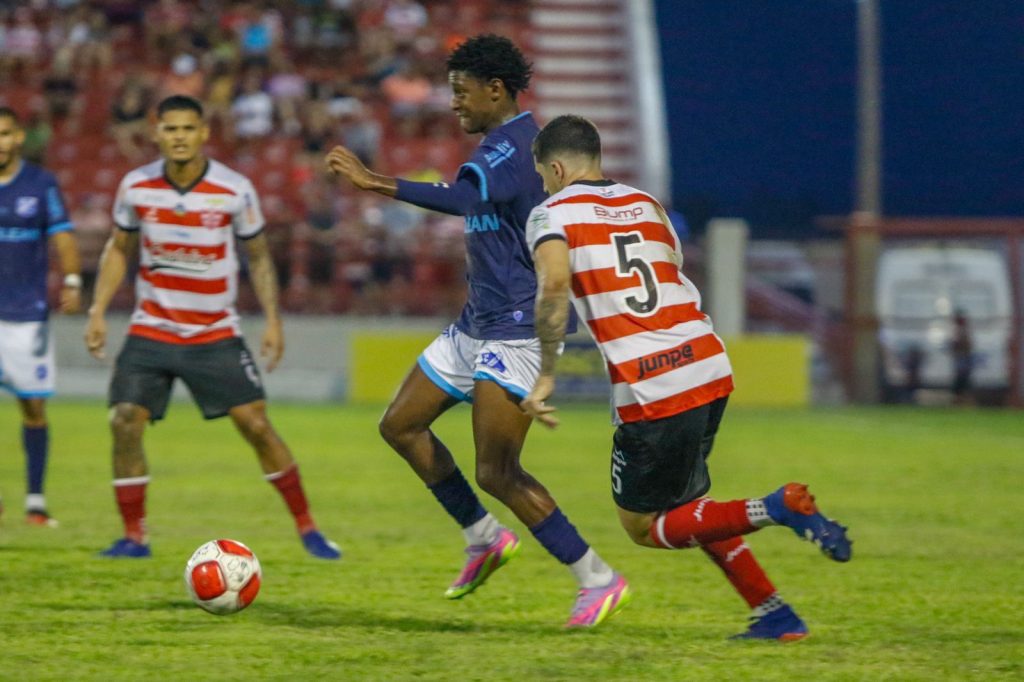 Taubaté vence o Linense