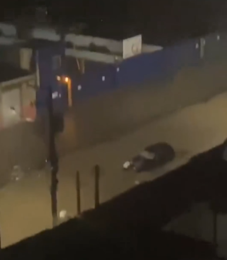 Chuva em Jacareí deixa pessoas ilhadas