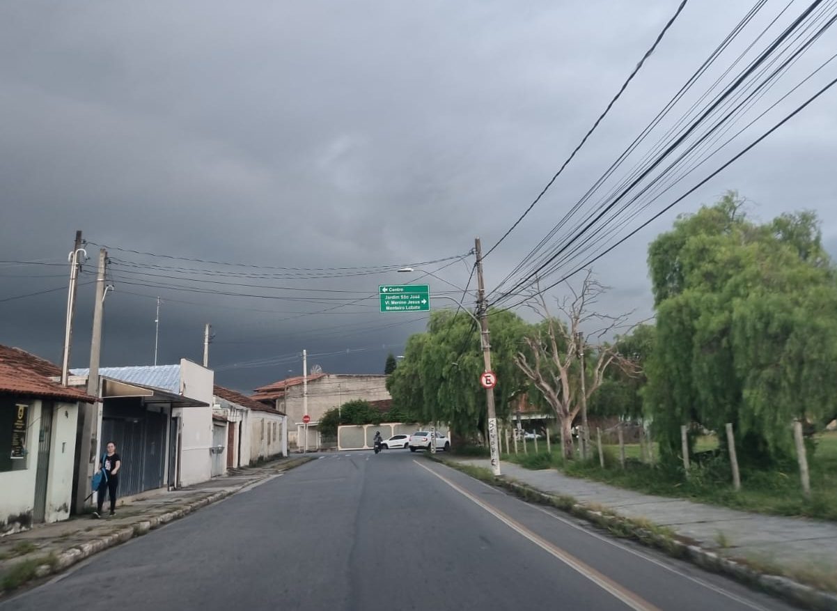 Chegada de fria deve provocar temporais no Vale do Paraíba e Litoral Norte