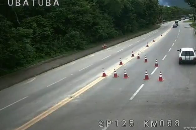 Rodovia Oswaldo Cruz é totalmente liberada na tarde desta sábado (30)