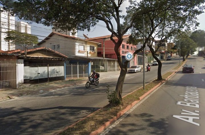 Motorista morre ao colidir com árvore em São José dos Campos