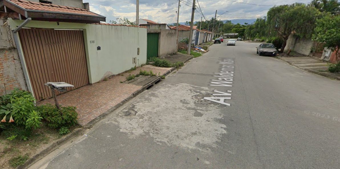 Bandidos interceptam carro