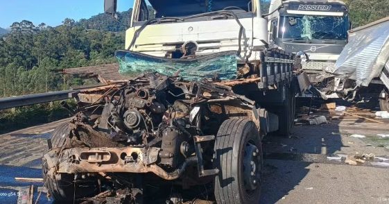 Fumaça de queimada causa engavetamento de 10 veículos na Rodovia D. Pedro I, mata uma idosa e deixa e 12 feridos