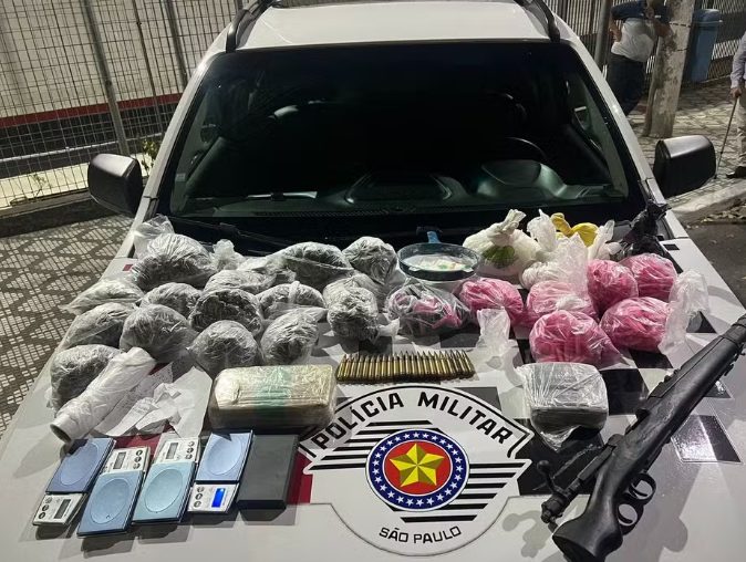 PM prende homem com fuzil e grande quantidade de drogas em Taubaté