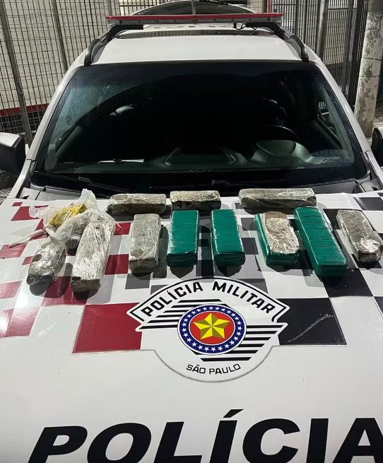 PM prende homem com 12 tijolos de maconha dentro de loja de ração em Taubaté