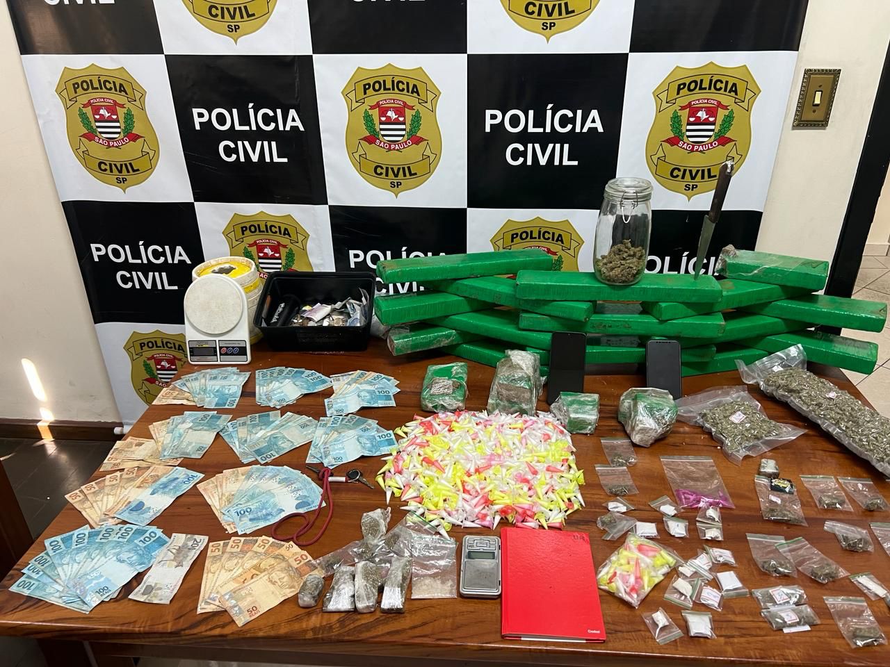 Polícia Civil desbarata “delivery” da droga em Ubatuba e prende jovem com quase 24 kg de entorpecentes