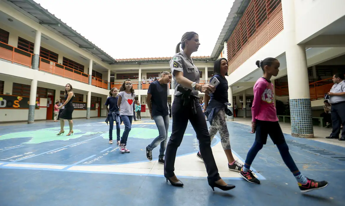 São José dos Campos aprova lei para ter escolas cívico-militares municipais