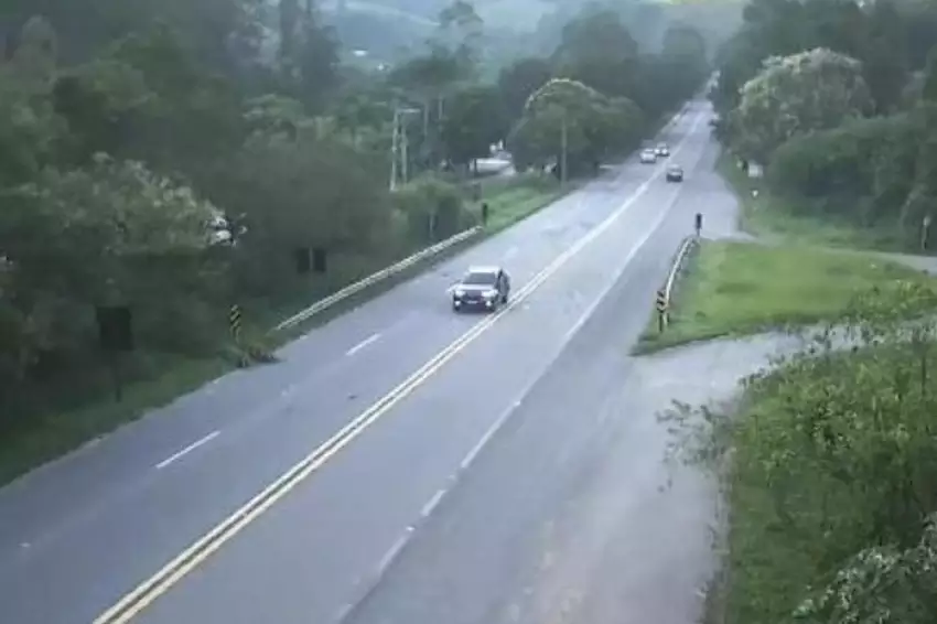 Jovem motociclista