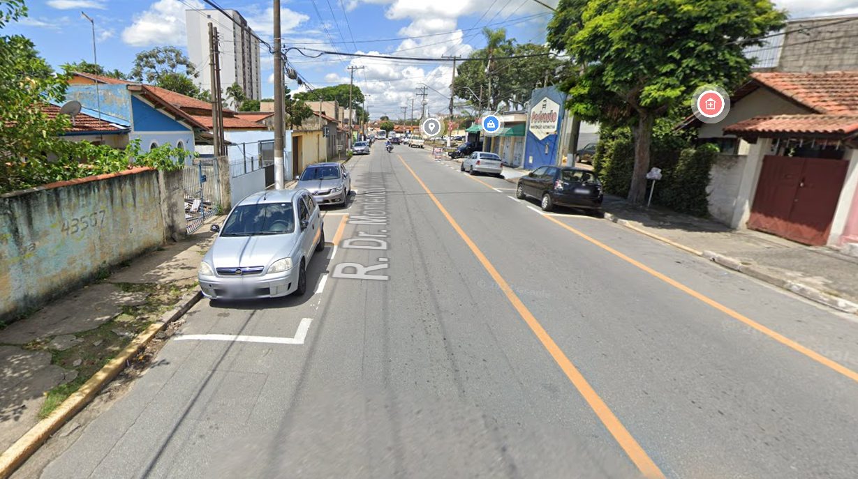 Motociclista é arremessado contra poste em acidente na madrugada deste sábado (08) em Pinda