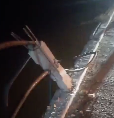 Assita: Carro cai no Rio Paraíba em Cruzeiro e motorista é visto saindo das águas sem ferimentos