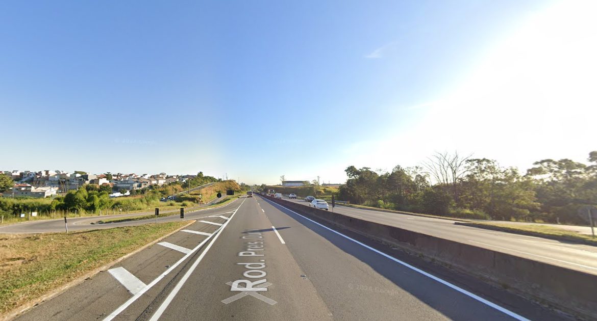 Mulher morre atropelada na Via Dutra em Caçapava
