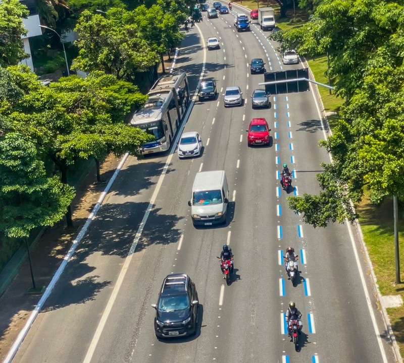 Câmara de São José dos Campos Aprova Lei da Faixa Azul para Motos em Vias da Cidade