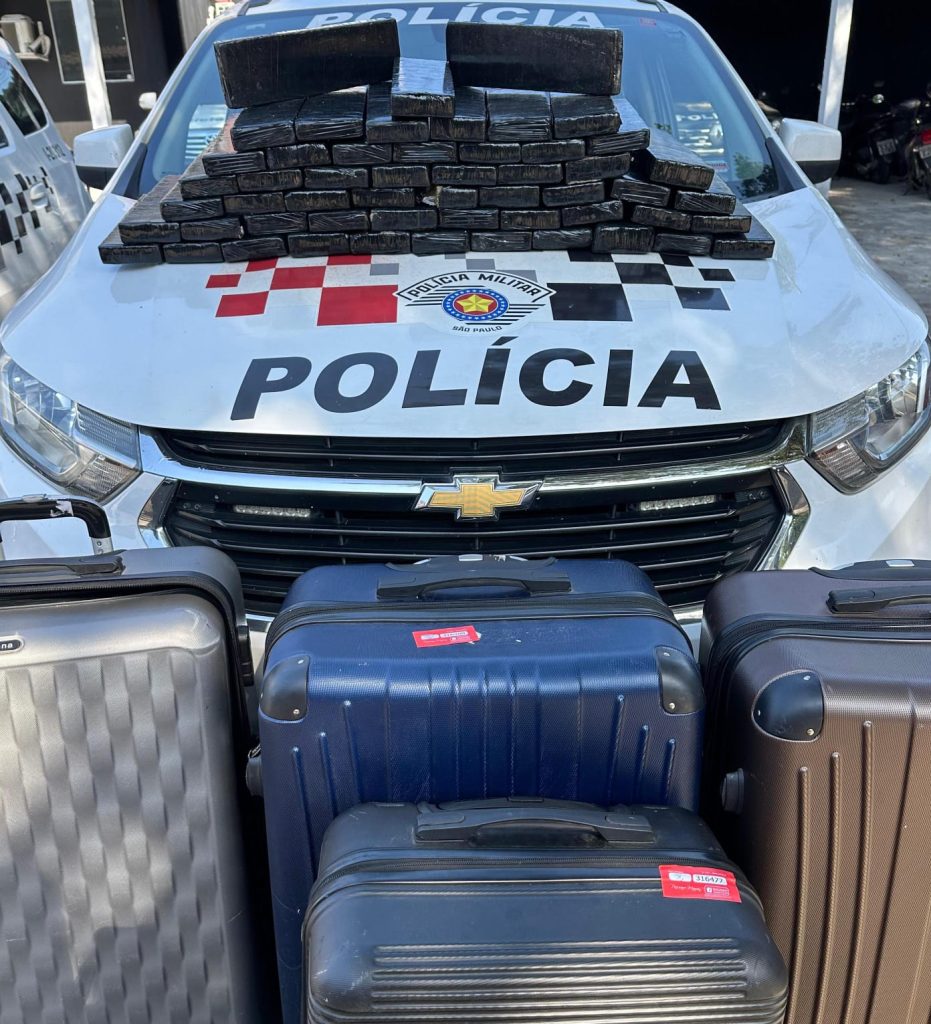 PM prende casal em Ubatuba com quase 50 kg de drogas 1 PM prende casal em Ubatuba
