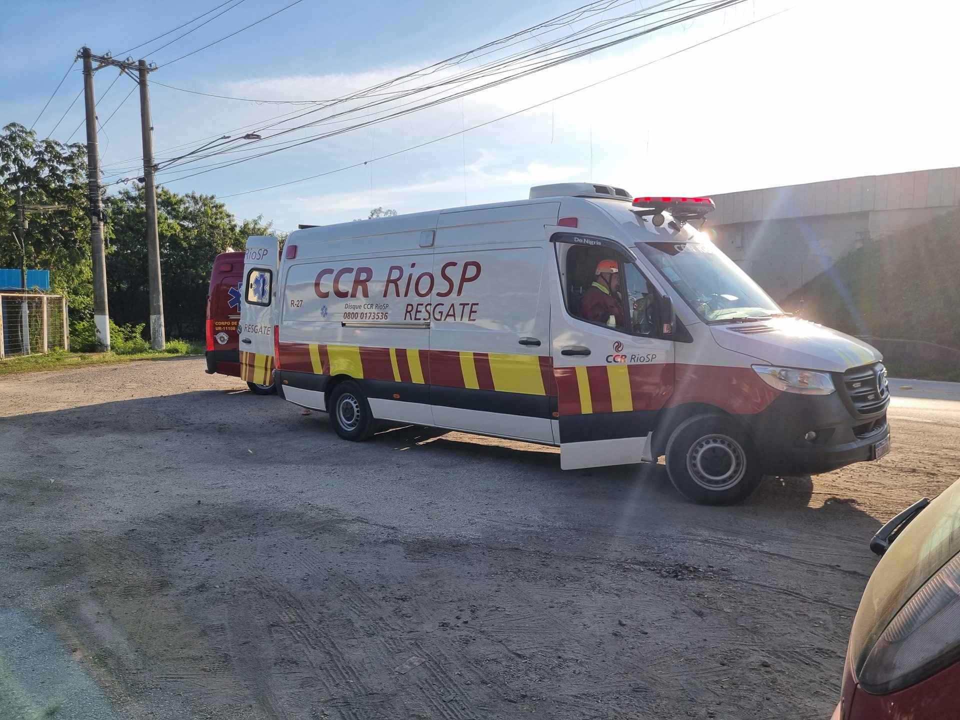 Mulher é atropelada por caminhão quando tentava atravessar a Via Dutra em Taubaté, não resiste a ferimentos e morre