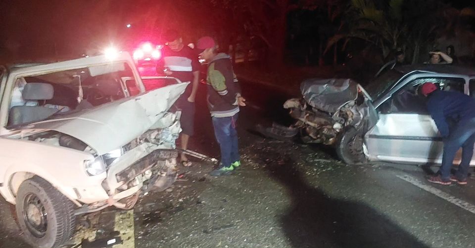 Acidente na Rodovia Oswaldo Cruz deixa um morto e dois feridos