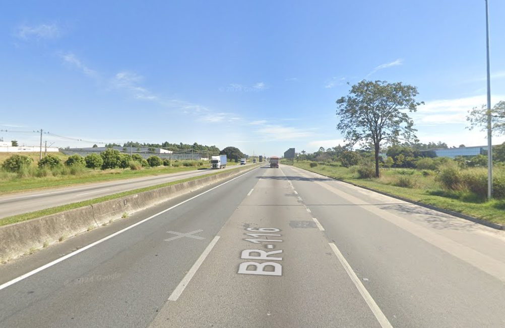 Acidente na Via Dutra em Caçapava com três caminhões e uma moto causa transtornos ao motorista