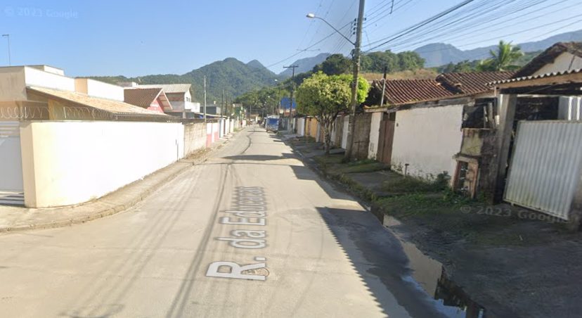 Menino, de 07 anos, em bicicleta morre atropelado por caminhão em Ubatuba