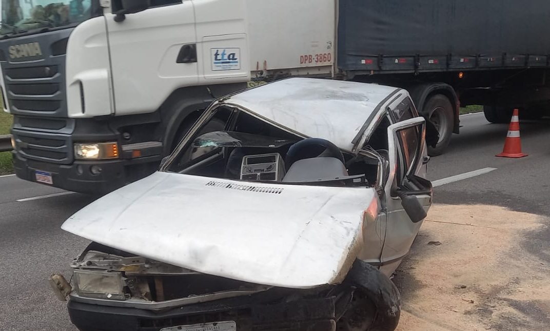 Quatro pessoas ficam feridas na Via Dutra em São José dos Campos