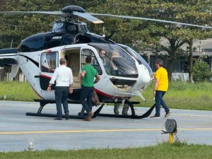 Governador Tarcísio usa helicóptero Águia
