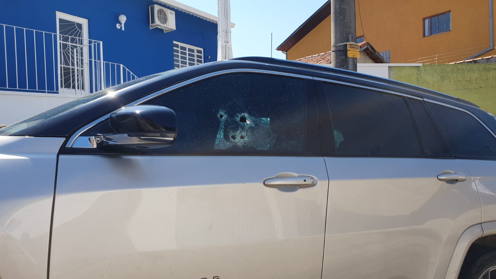 Carro usado por criminosos que mataram Leonardo Bonafé