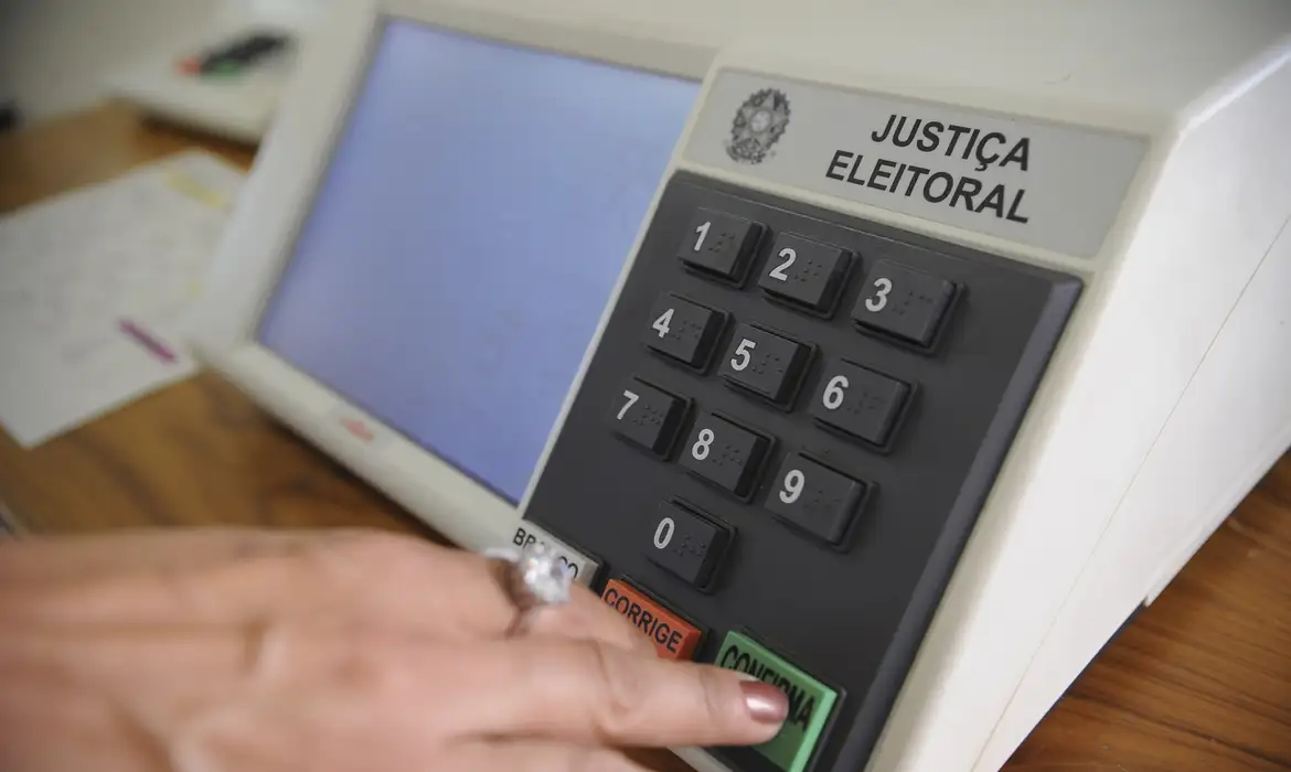 Justiça Eleitoral determina que campanha de Anderson Farias (PSD) remova materiais online e offline das ruas, que estejam contrários à Lei Eleitoral
