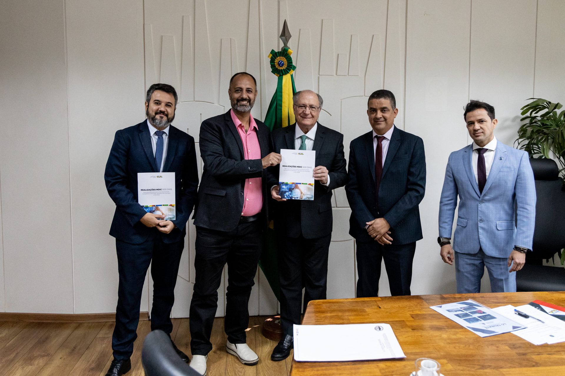 Reativação da LG em Taubaté: Sindicato dos Metalúrgicos tem reunião com Governo Federal, que irá procurar a empresa