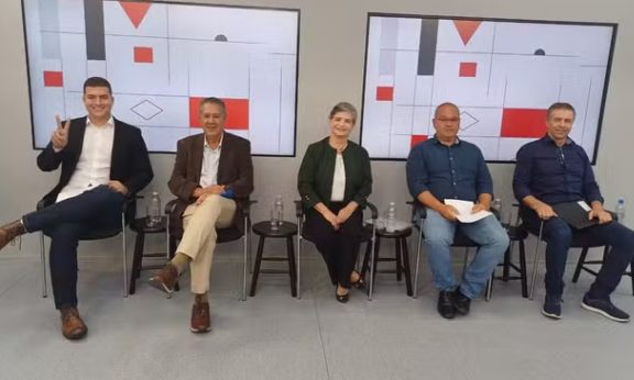 Candidatos à Prefeitura de Caçapava dizem que Yan Lopes (Podemos) descumpriu regras pós debate