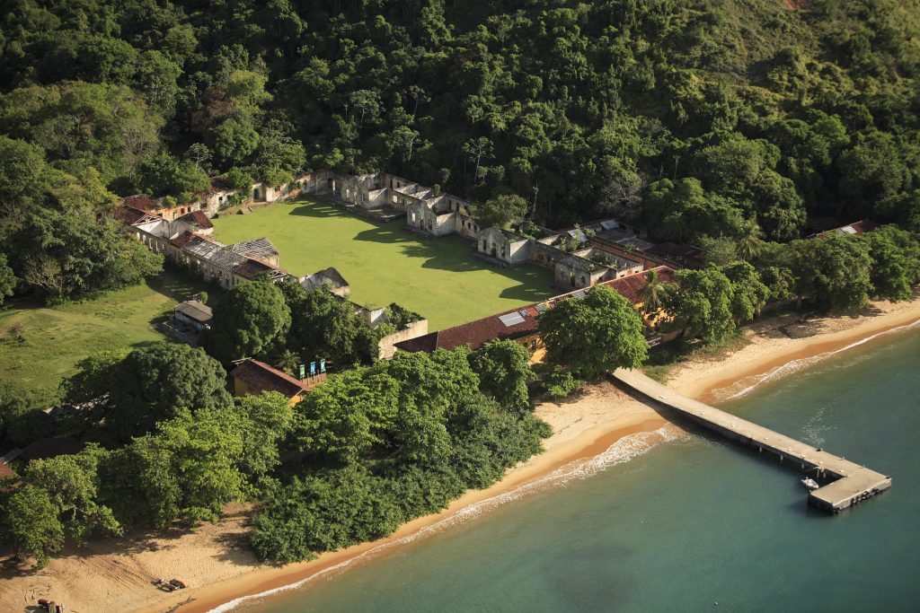 ruínas históricas da Ilha Anchieta